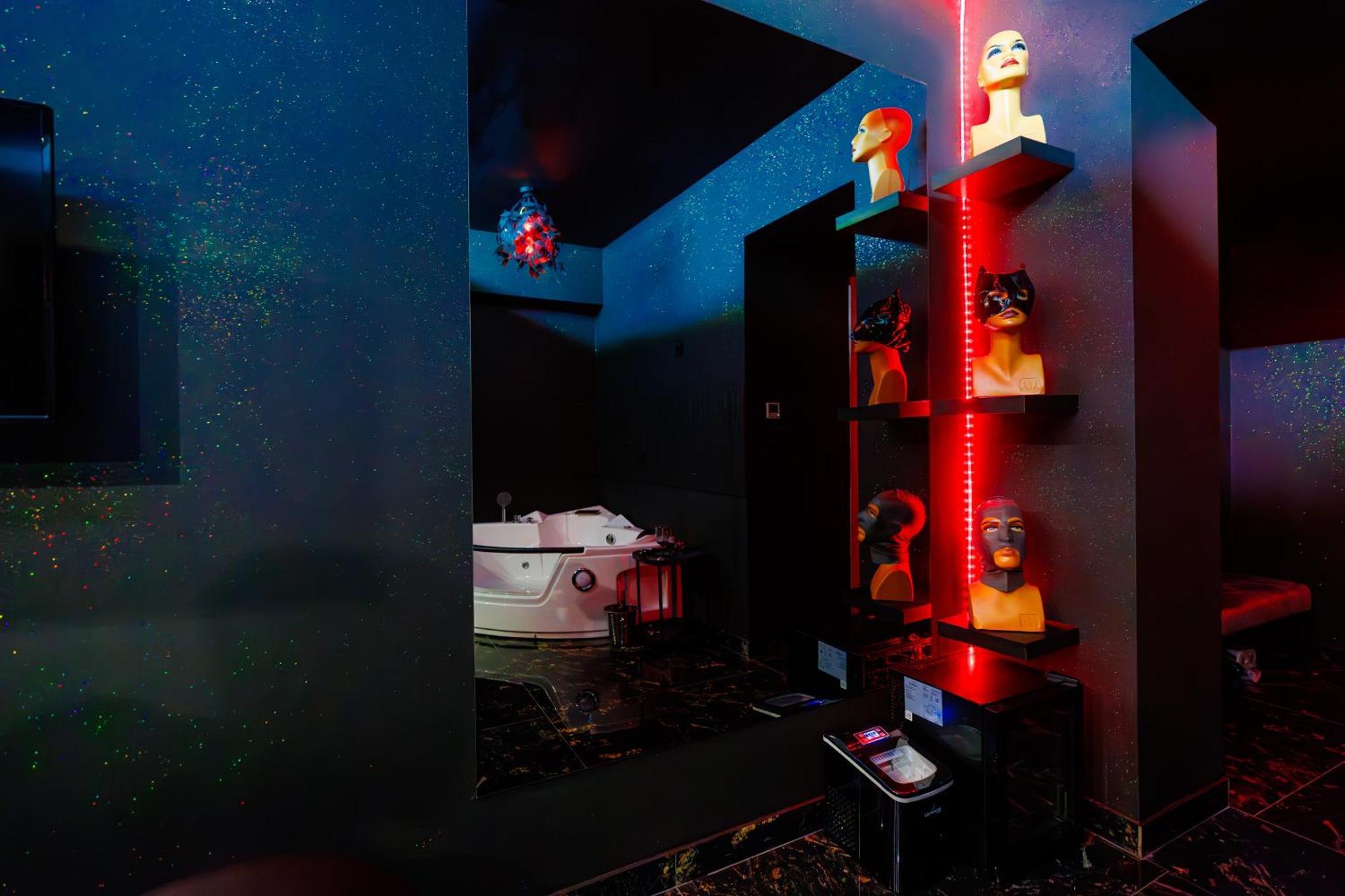 Romeo Nights - Love Rooms - Adults Only Bucharest Exterior photo